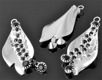 Pendentif feuille strass